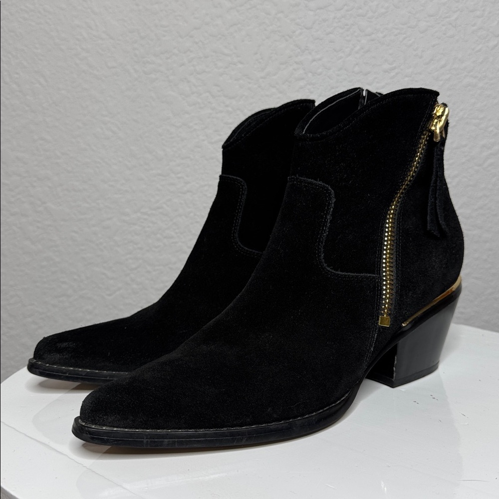 GUESS BLACK SUEDE NALONEY ZIPPER ACCENT WESTERN HEELED ANKLE BOOTS - Picture 4 of 15
